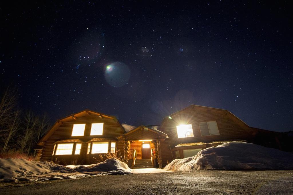 Fin And Feather Inn Victor Bagian luar foto